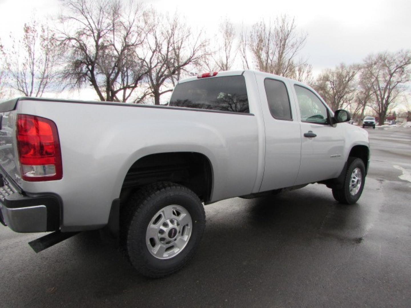 2011 Silver /Gray GMC Sierra 2500HD SLE (1GT220CG1BZ) with an 6.0 Gasoline V8 engine, 6 speed automatic transmission, located at 4562 State Avenue, Billings, MT, 59101, (406) 896-9833, 45.769516, -108.526772 - 2011 GMC Sierra 2500HD SLE Ext. Cab 4WD - One owner - Low miles! 6.0 gasoline V8 engine - 6 speed automatic transmission - 4WD - 94,830 miles - Inspected and serviced - copy of inspection and work performed as well as full vehicle history report provided - Financing available! SLE package - du - Photo#3